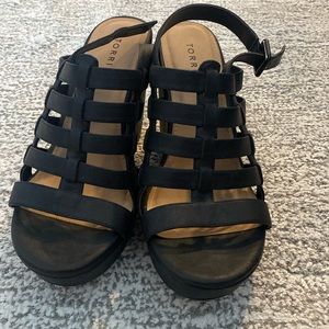 Torrid size 11 Black Wedges